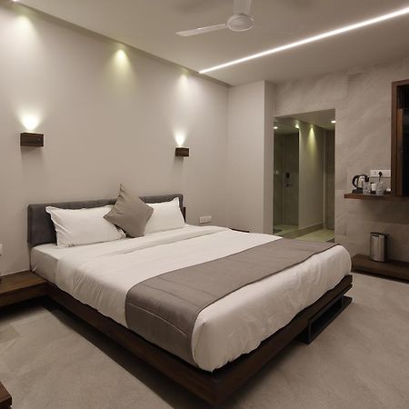 Hotel Carrefour Ahmadabad Zewnętrze zdjęcie