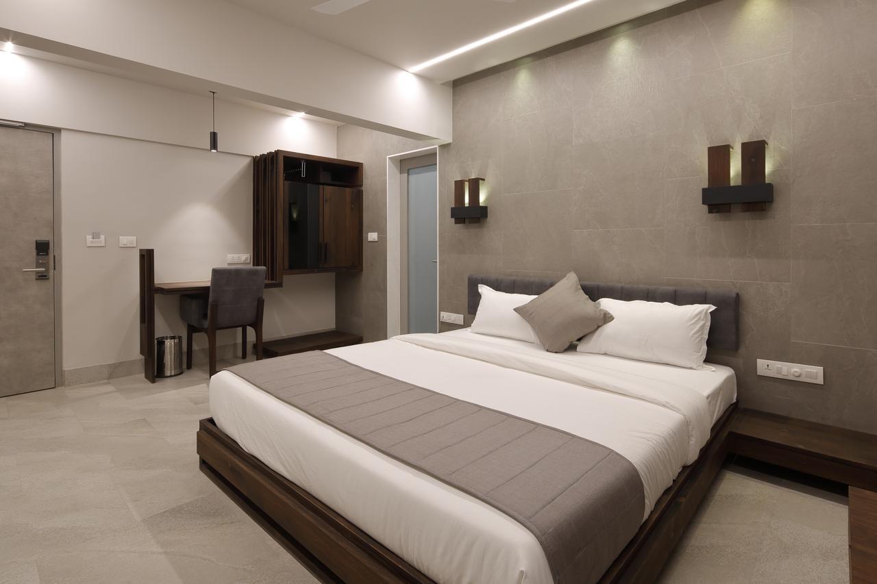 Hotel Carrefour Ahmadabad Zewnętrze zdjęcie