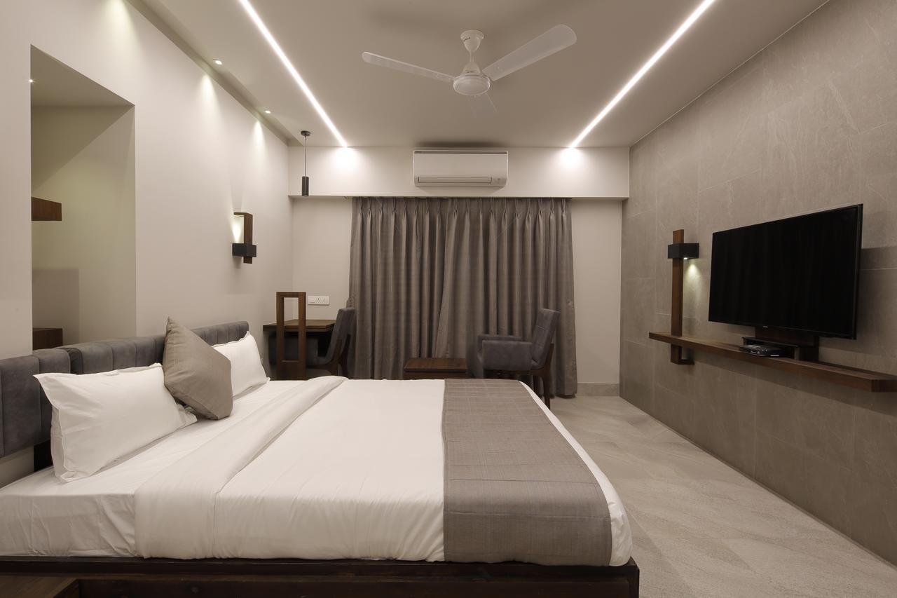 Hotel Carrefour Ahmadabad Zewnętrze zdjęcie