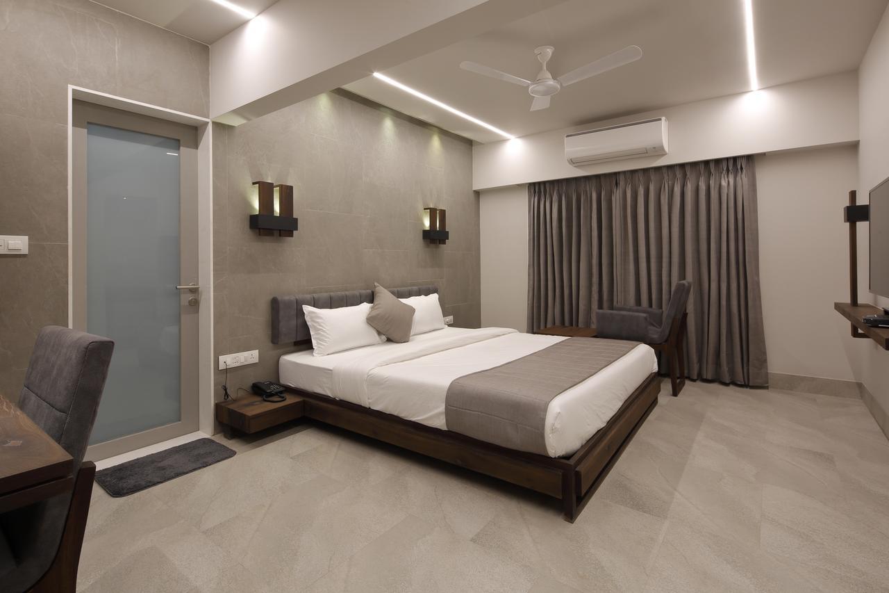 Hotel Carrefour Ahmadabad Zewnętrze zdjęcie
