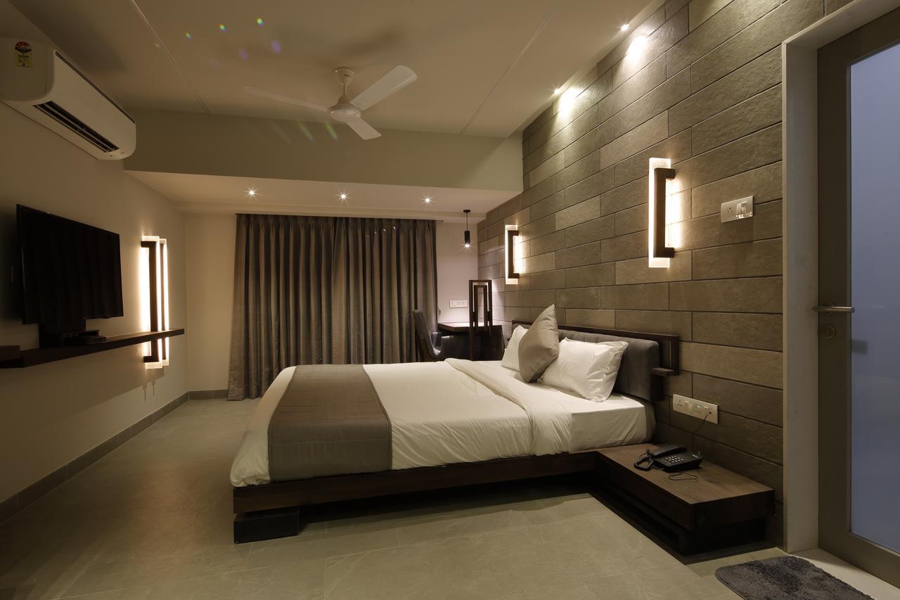 Hotel Carrefour Ahmadabad Zewnętrze zdjęcie