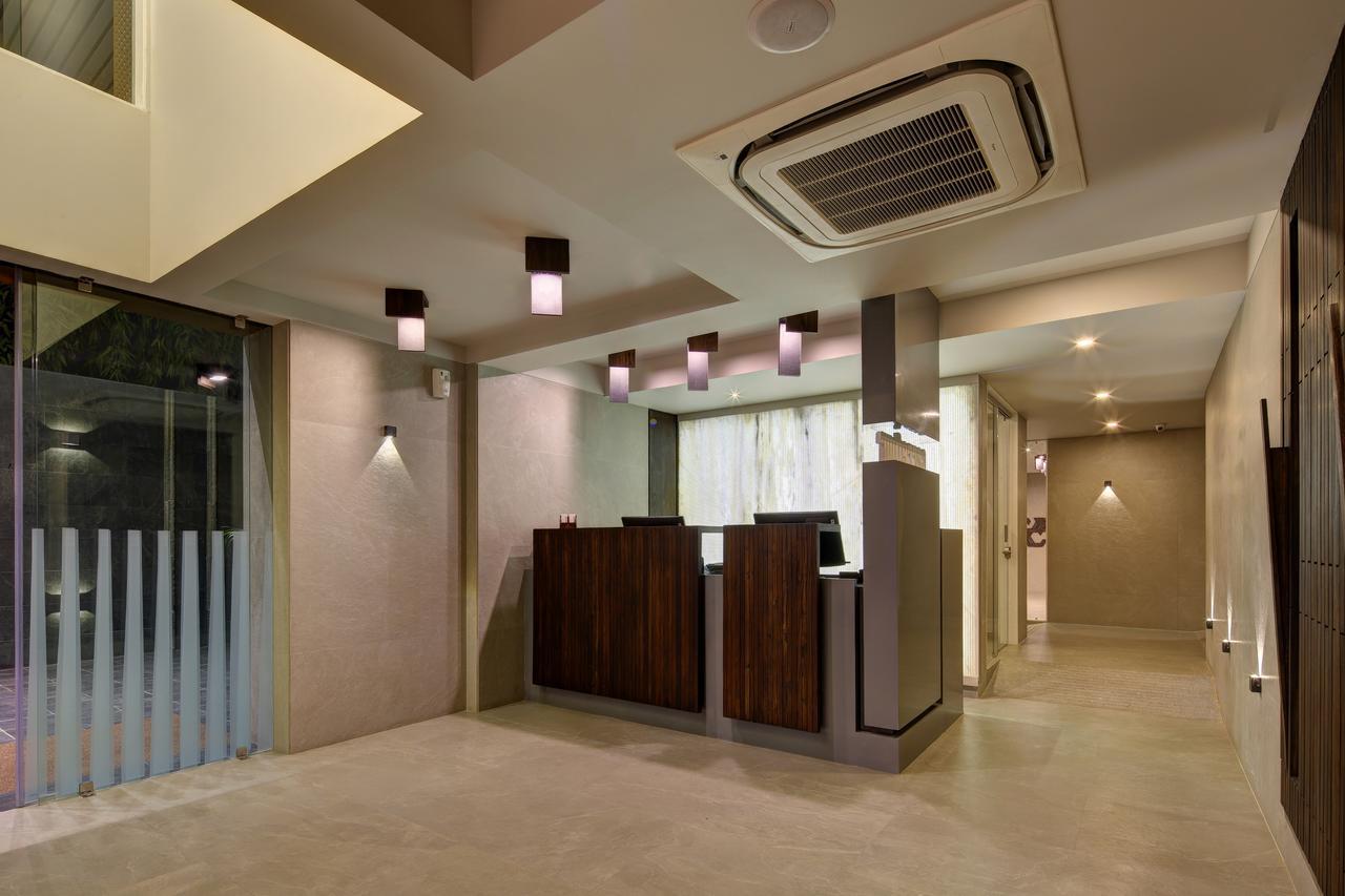 Hotel Carrefour Ahmadabad Zewnętrze zdjęcie