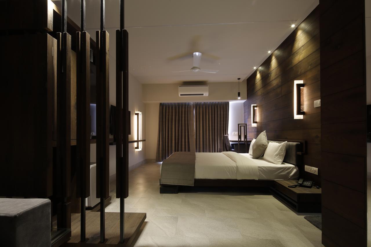 Hotel Carrefour Ahmadabad Zewnętrze zdjęcie