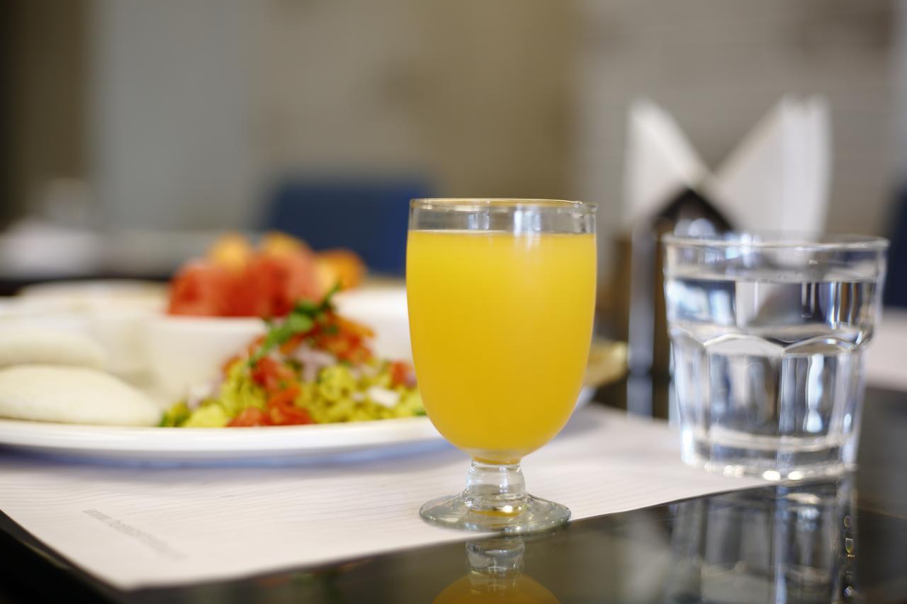 Hotel Carrefour Ahmadabad Zewnętrze zdjęcie