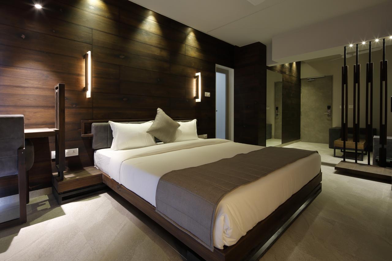 Hotel Carrefour Ahmadabad Zewnętrze zdjęcie